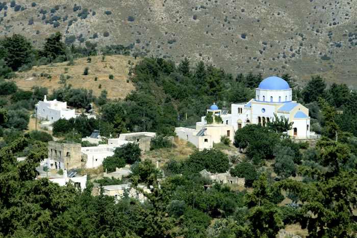 Vue sur la monastère du village de Zia dans la montagne, l'archétype du village grec traditionnel