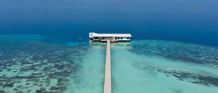 Vue générale de la villa pilotis Mukaka du Vonrad Maldives 5*. Jusqu'ici, rien de spécial. 