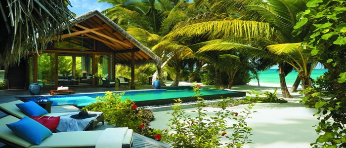 La Deluxe Pool Villa du Shangri La Villingili Resort & Spa. Les beach villas de luxe sont le refuge préférés des familles fortunées et stars recherchant intimité et discrétion.