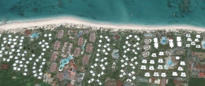Le coeur de Punta Cana : notez les hôtels qui s'alignent les uns à côté des autres. A comparer avec la photo suivante...