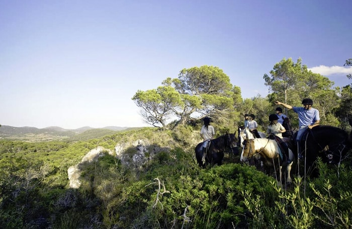 Le sentier"Cami de Cavalls" vous permettra de découvrir le côte le plus sauvage de Minorque : un régal pour les amoureux des espaces 