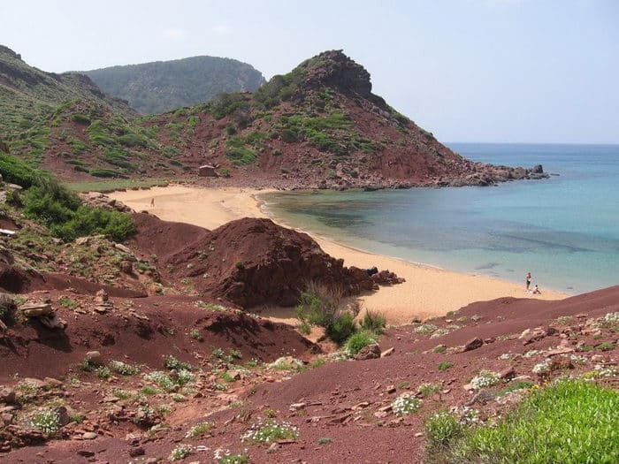 La plage de Cala Pilar n'est accessible qu'après une heure de marche. C'est le cas de nombreuses plages à Minorque.