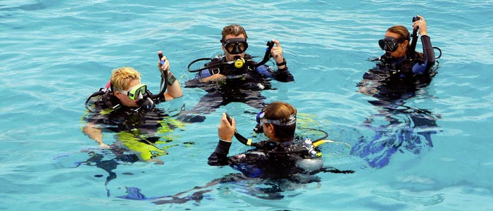 Le Discover Scuba Diving est la première des étapes.