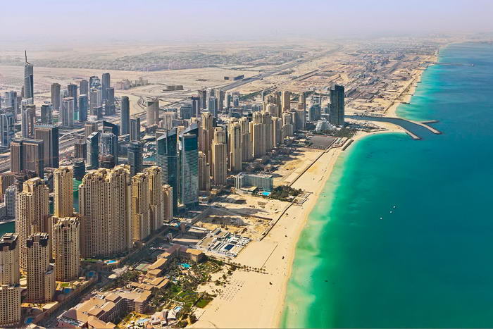 La plage de Dubaï Marina est un bon compromis (si vous n'êtes pas allergique aux tours) car les hôtels balnéaires y sont nombreux. 
