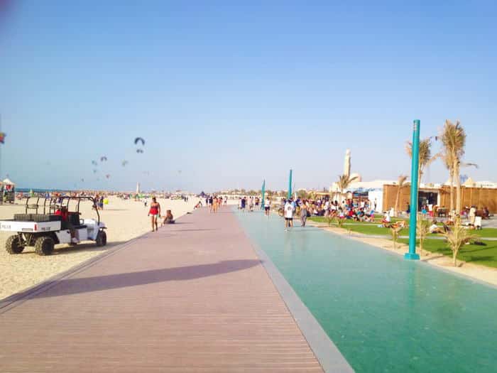 Le quartier de Jumeirah avec son bord de plage à la Californienne à notre préférence mais les hôtels y sont peu nombreux et très sélectifs. 