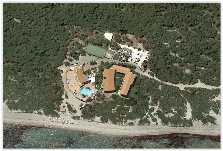 Le nouveau Top Clubs del Golfo en Sardaigne bénéficie d'un cadre naturel exceptionnel que l'on peut admirer depuis Google Map.