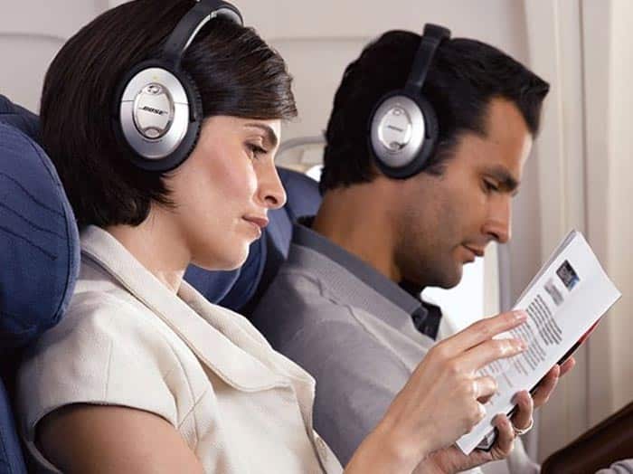 Le casque à réduction de bruit dans un avion, c'est un pur moment de détente !