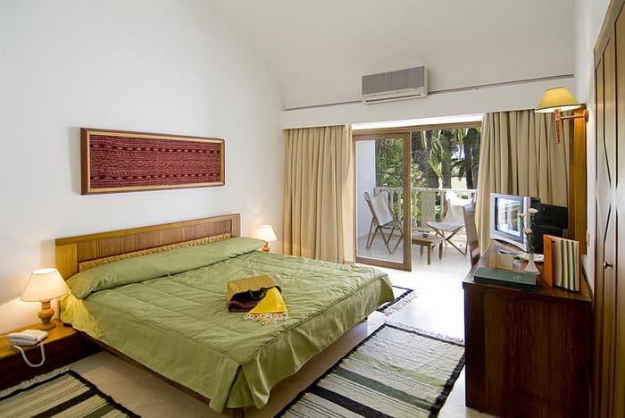 La chambre standard de l'hôtel Oranger Beach Resort : la décoration classique est de bon goût ce qui n'est souvent pas le cas en Tunisie