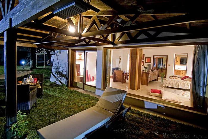Vu de la terrasse du bungalow à la nuit tombée