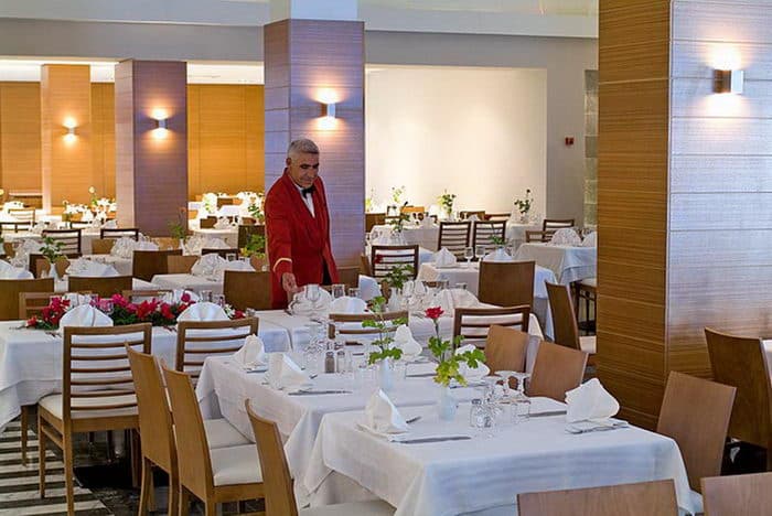 Le restaurant principal sous forme de buffet