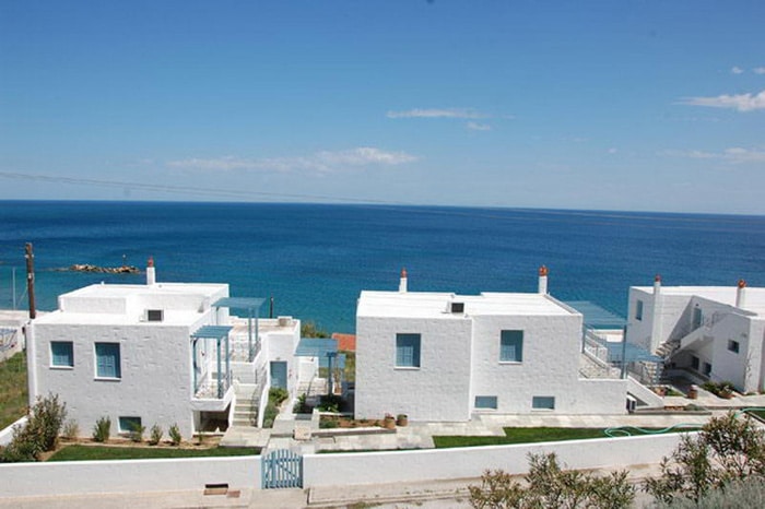 Les bungalows Antigone sont situés face à la mer