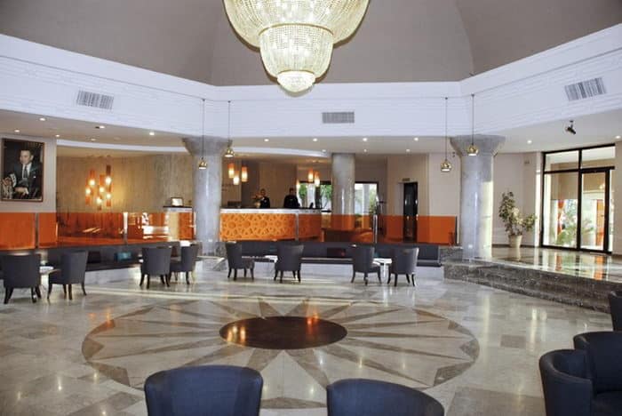 Le lobby est un mélange de style oriental et de touches contemporaines