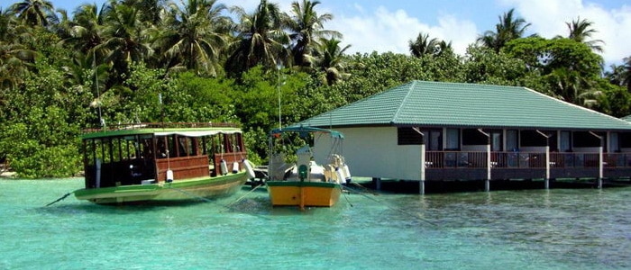 Embudu Village Island. La water villa ou water bungalow peut être mitoyenne comme ici, ou indépendante.