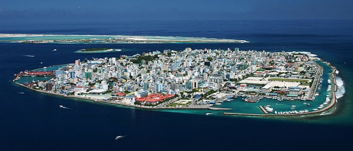 Malé facilement accessible depuis les îles de l'Atoll de Malé Nord peut être l'objet d'une excursion intéressante, histoire de quitter littéralement d'ambiance !