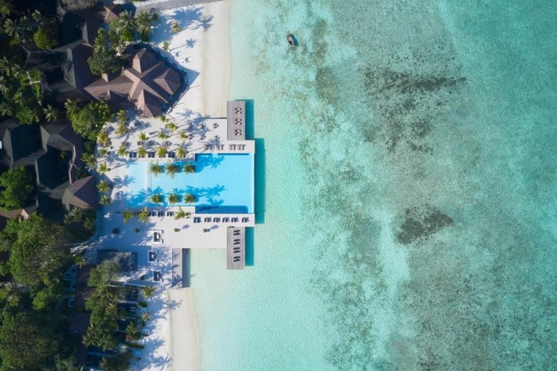 La toute nouvelle et immense piscine sur la plage du Villa Nautica Paradise Island 5*