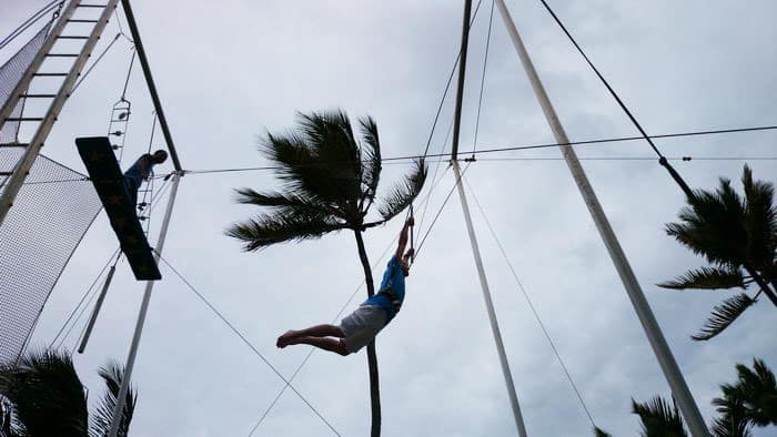 Sébastien dans les airs ! Quelle grâce !