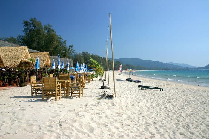 Restaurant typique sur la plage Nord de Bangtao Beach