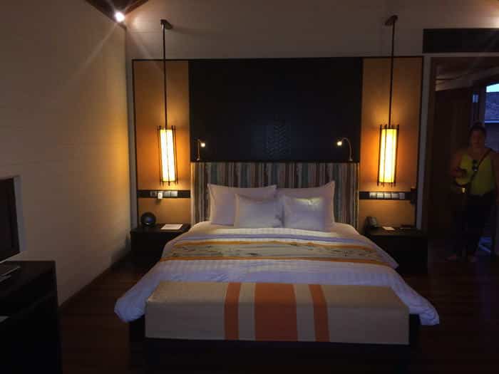 L'intérieur cosy d'une chambre du Meerufenfushi
