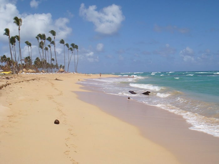 L'océan peut-être agité à Punta Cana (ici au niveau d'Uvero Alto) et les alysé