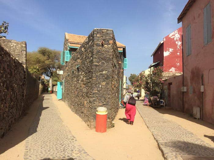 L'île de Gorée, c'est également un village préservé où il fait bon flâner dans les ruelles. 